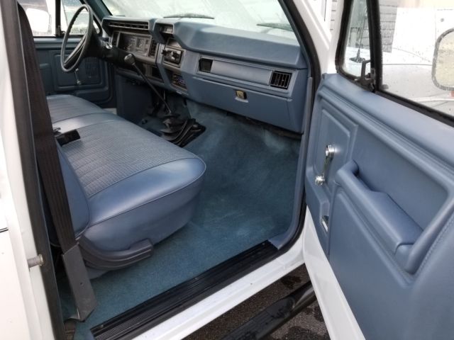 1986 White Ford F-150 Standard Cab Pickup