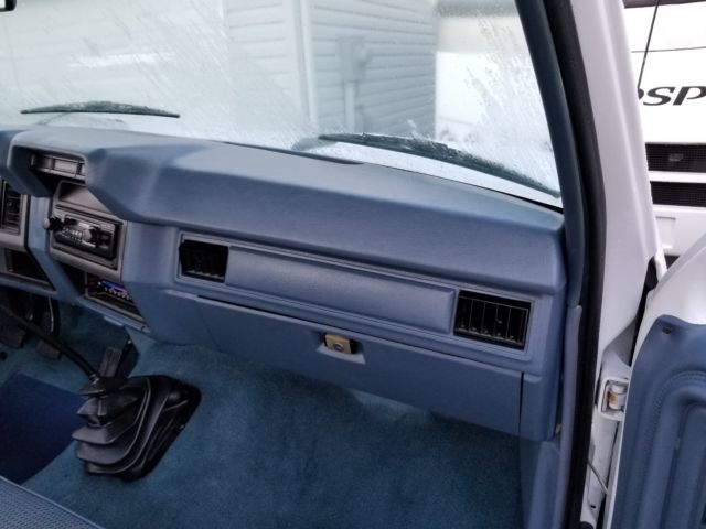 1986 White Ford F-150 Standard Cab Pickup