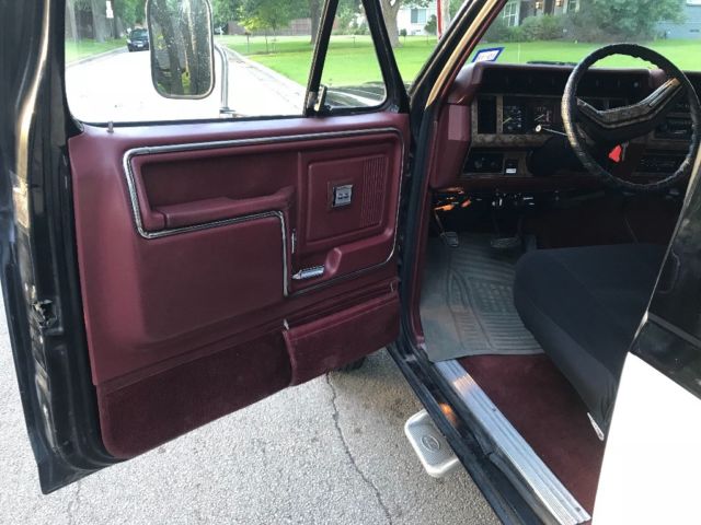 1986 Black Ford F-250 Extended Cab Pickup
