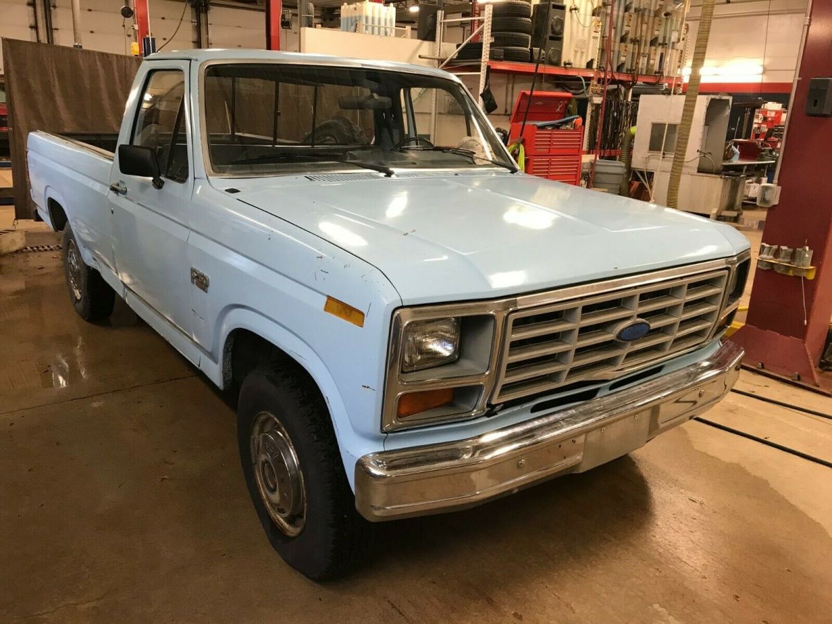 1986 White Ford F-250