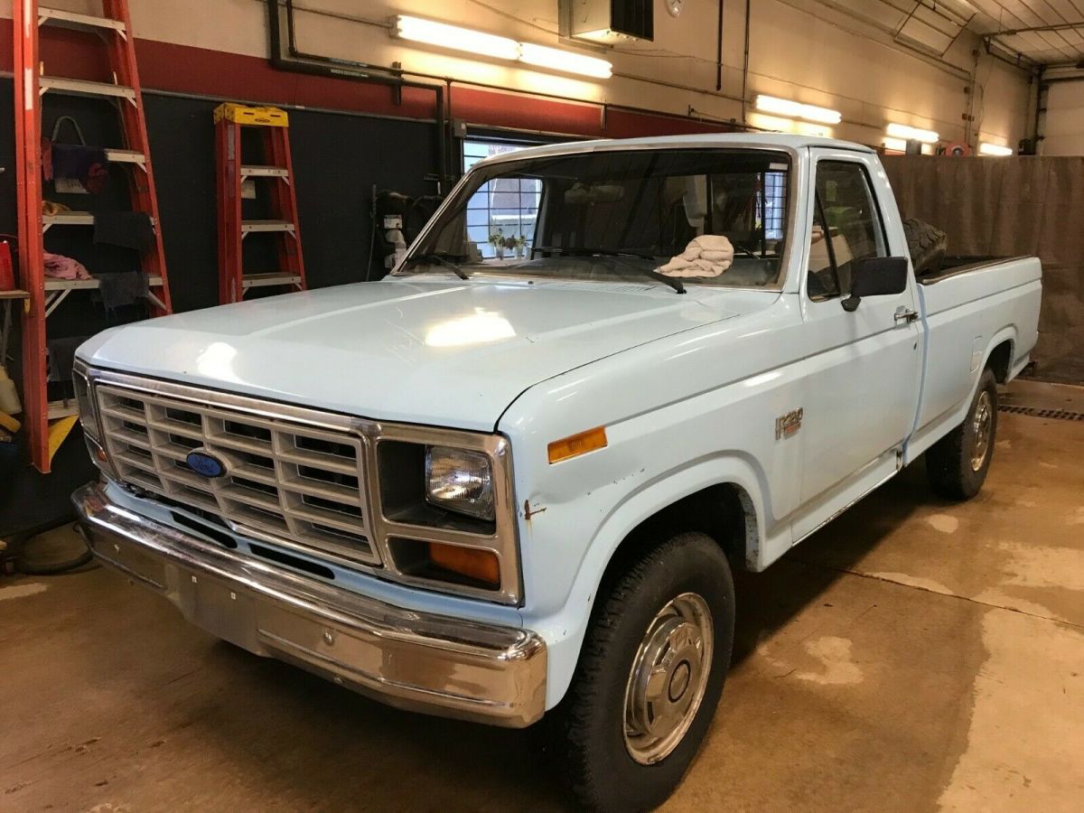 1986 White Ford F-250