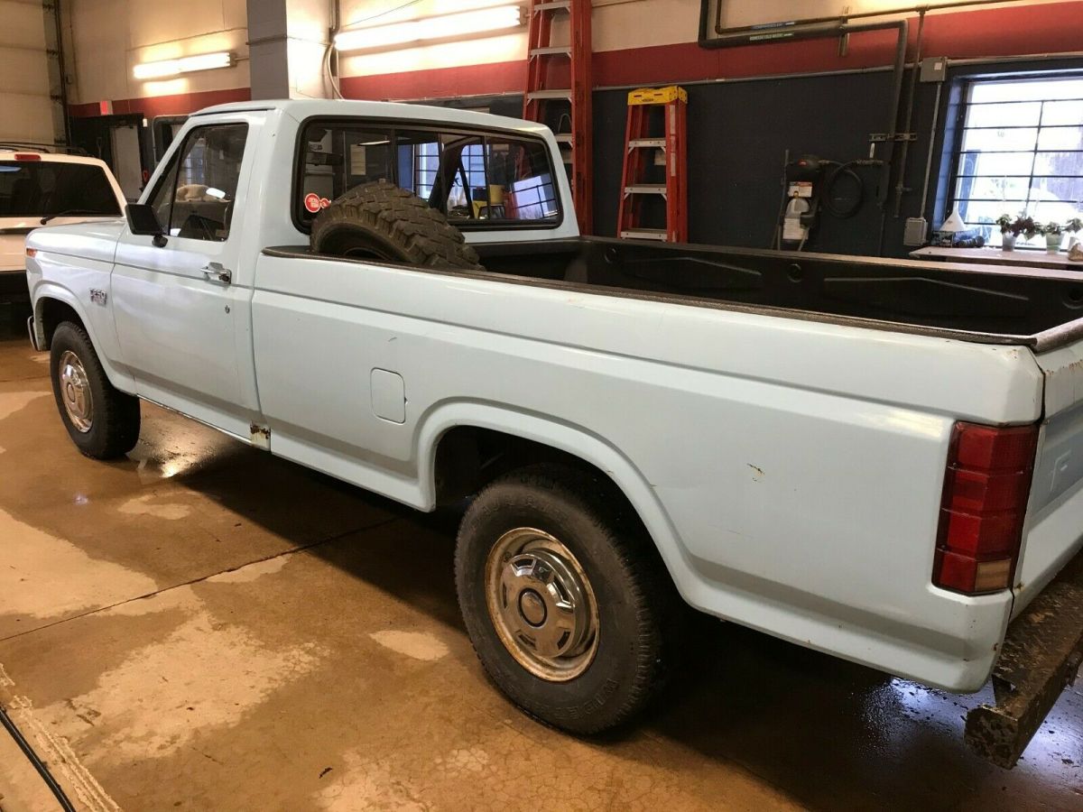 1986 White Ford F-250