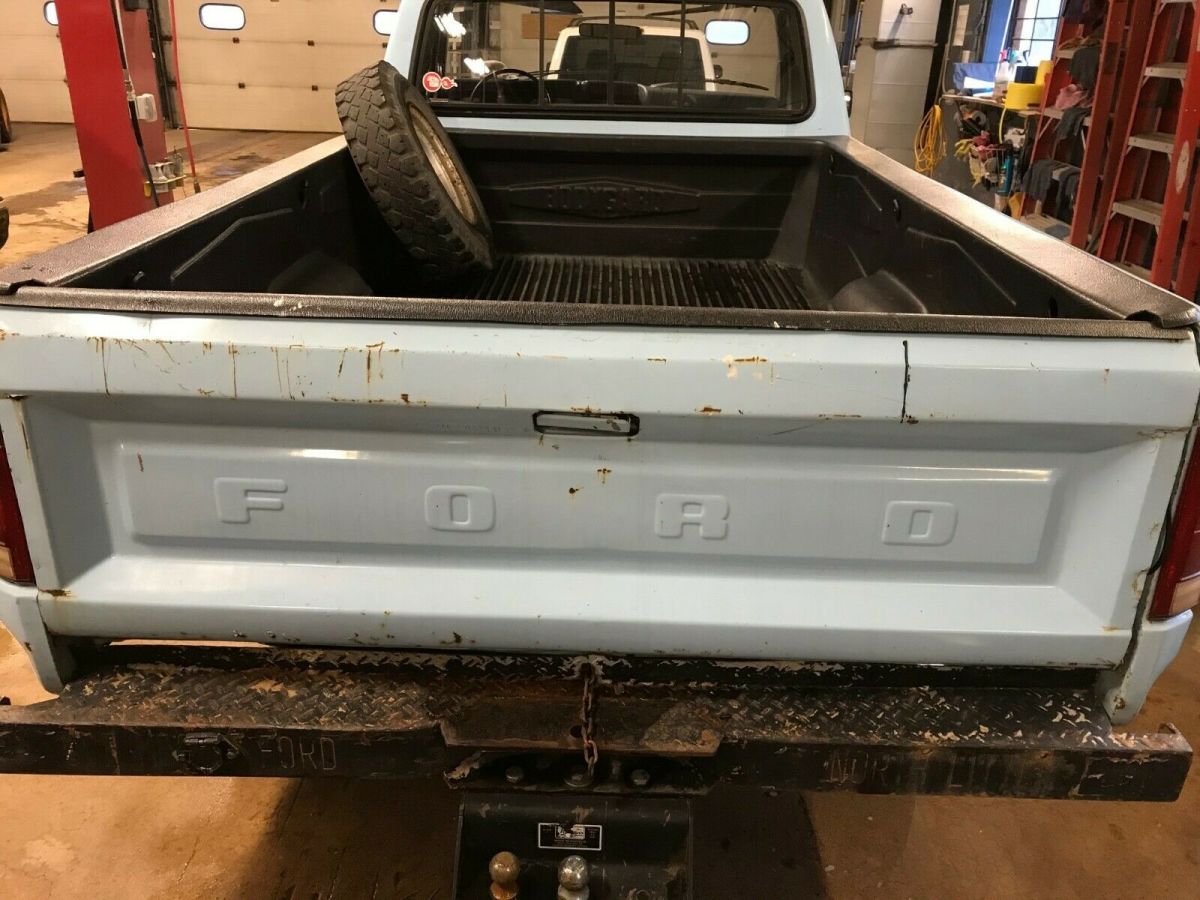 1986 White Ford F-250