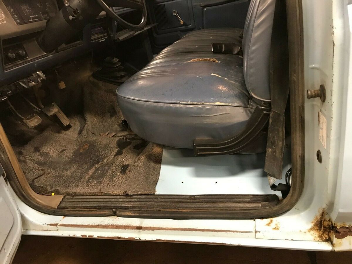 1986 White Ford F-250