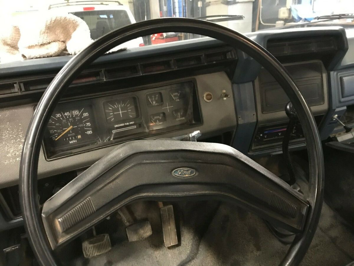 1986 White Ford F-250