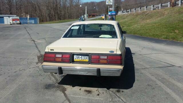 1986 Burgundy Ford LTD Sedan