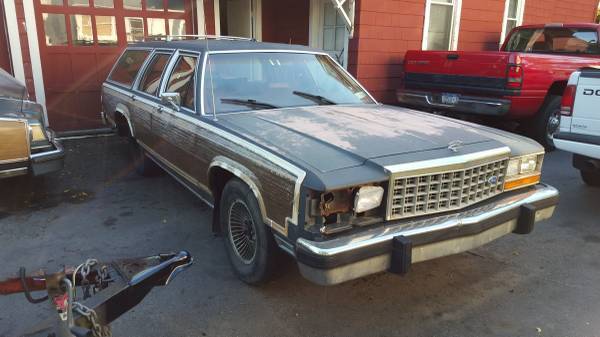 1986 Black Ford Crown Victoria Wagon