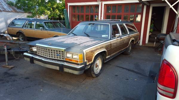 1986 Black Ford Crown Victoria Wagon