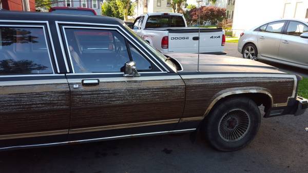 1986 Black Ford Crown Victoria Wagon