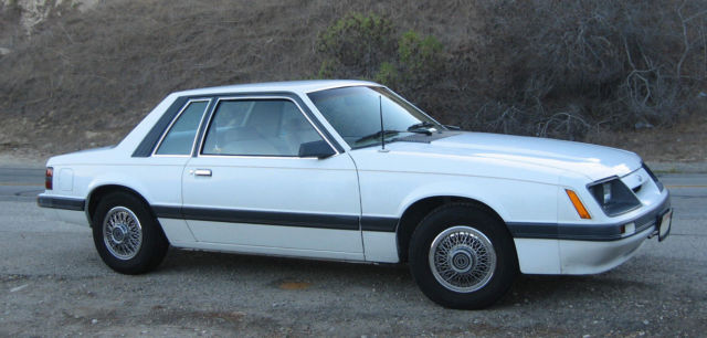 1986 White Ford Mustang Coupe