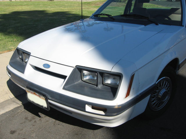 1986 White Ford Mustang Coupe