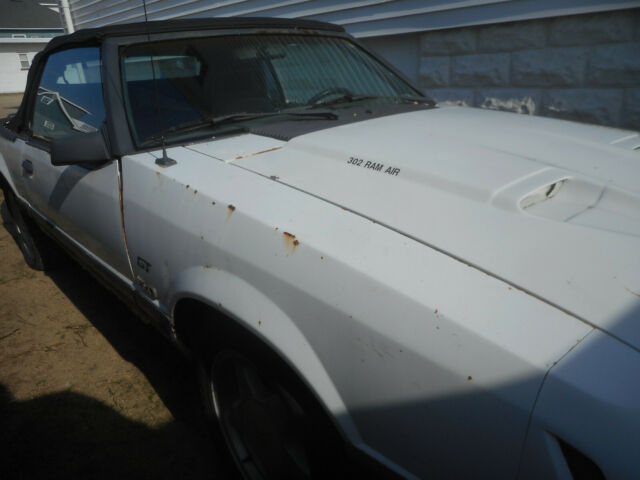 1986 white Ford Mustang Convertible