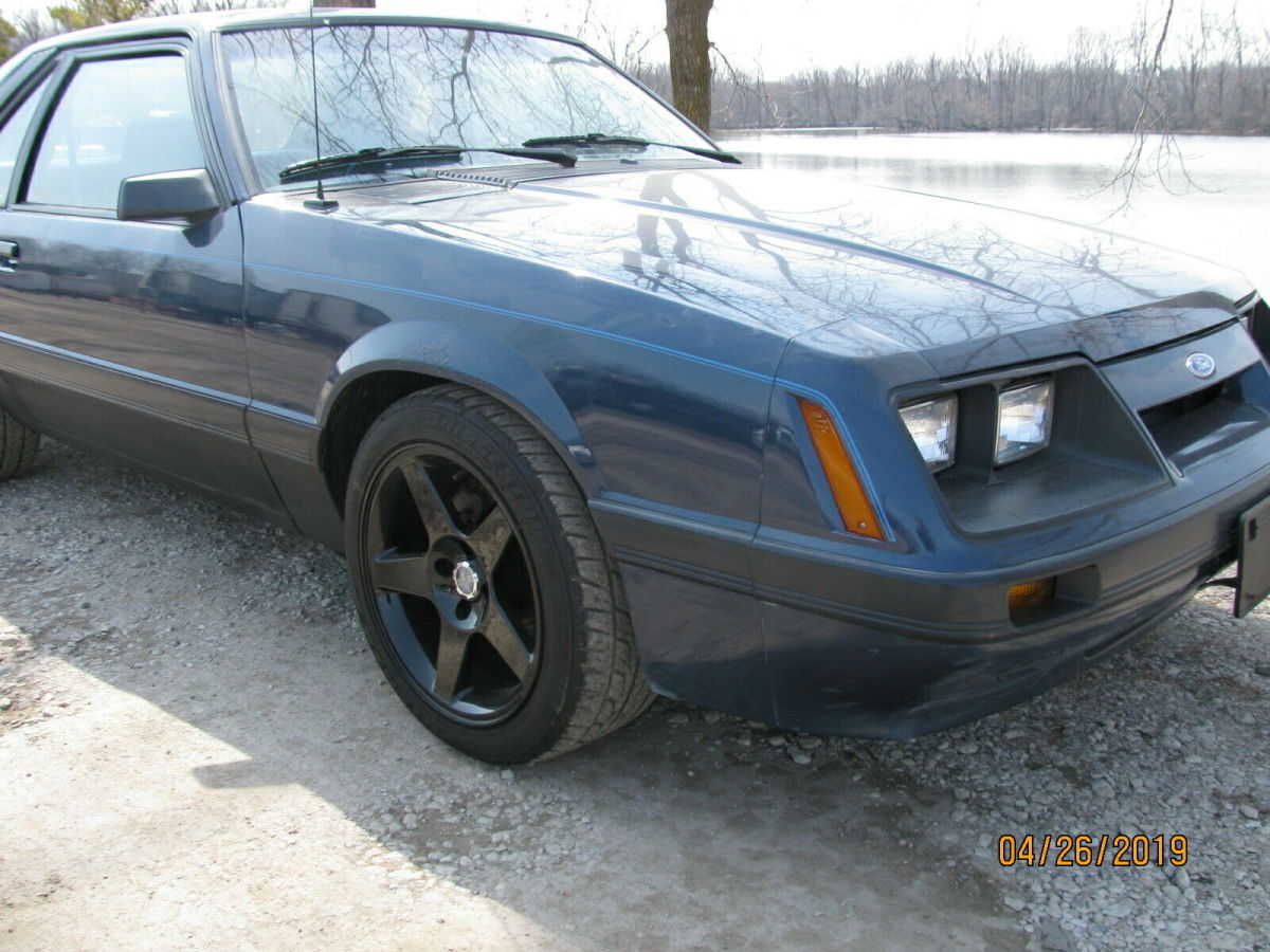 1986 White Ford Mustang Coupe