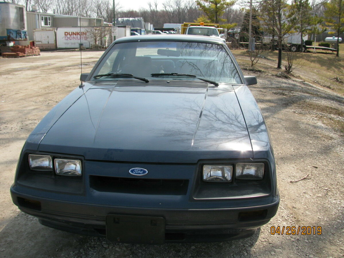 1986 White Ford Mustang Coupe