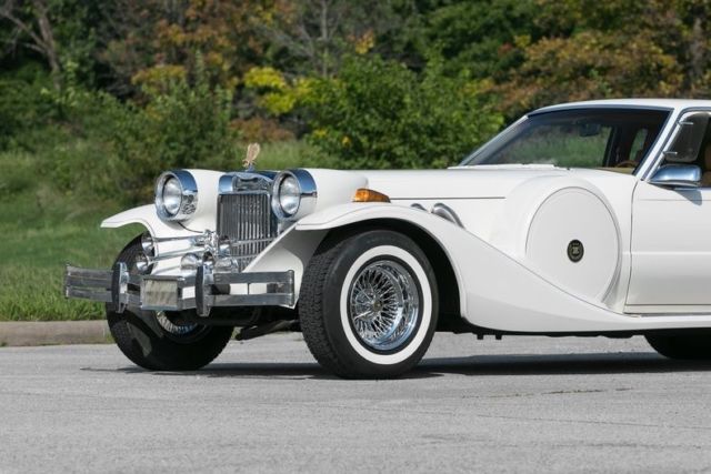 1986 White Ford Mustang Coupe