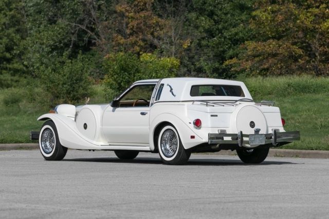 1986 White Ford Mustang Coupe