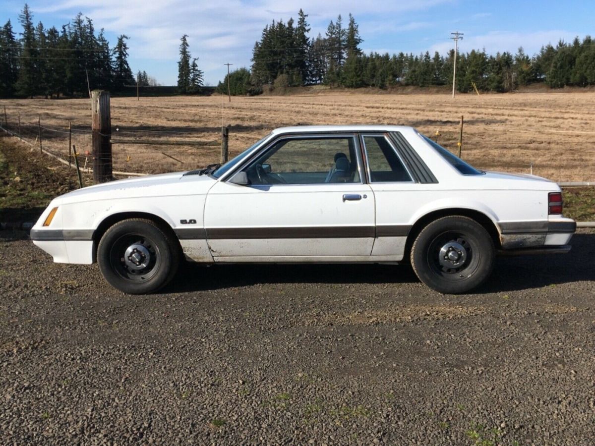 1986 White Ford Mustang Coupe