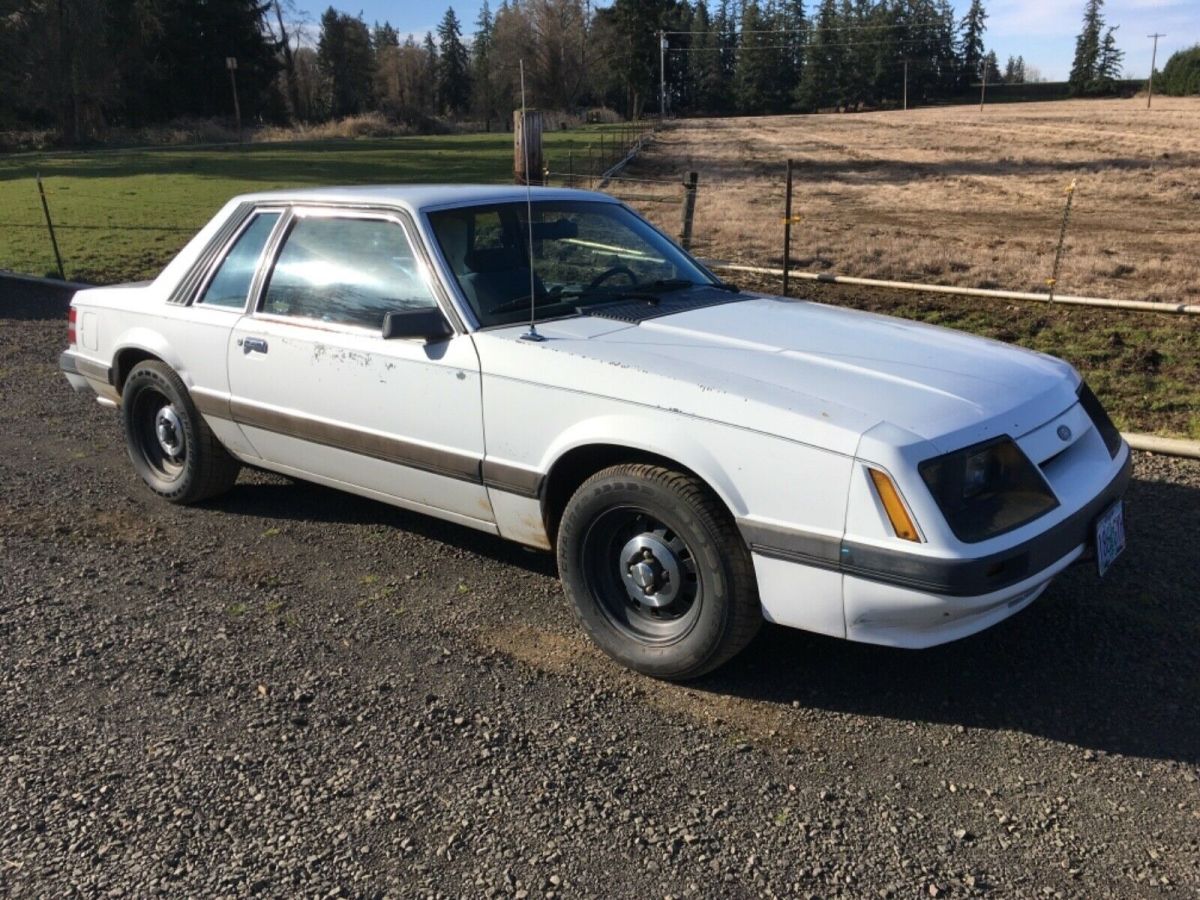 1986 White Ford Mustang Coupe