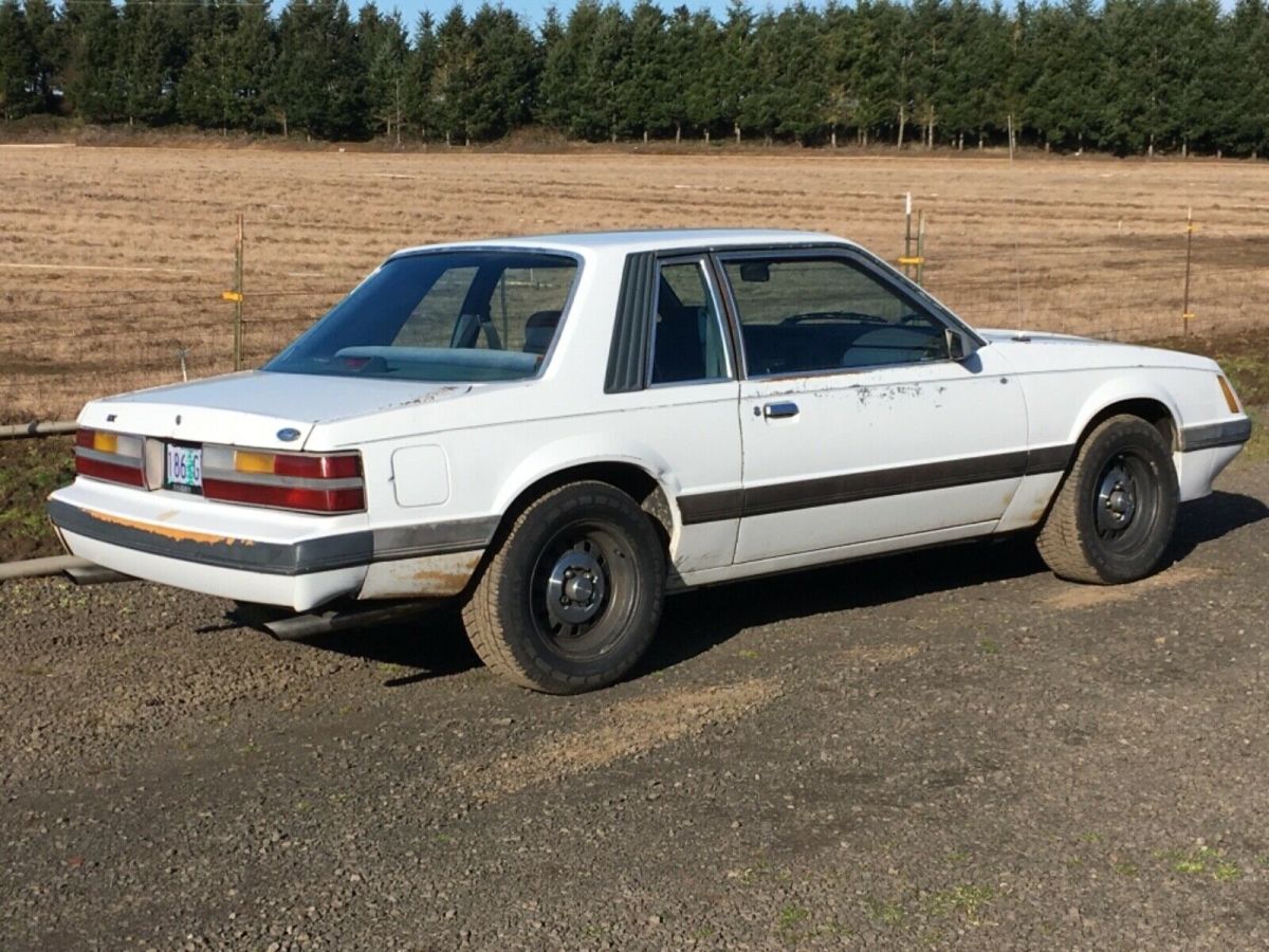 1986 White Ford Mustang Coupe