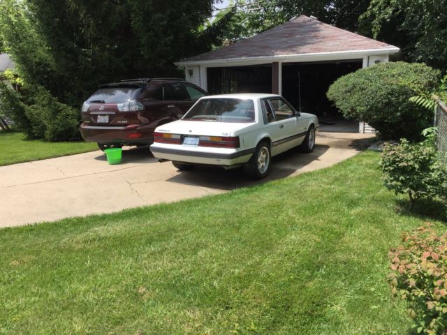 1986 White Ford Mustang Coupe