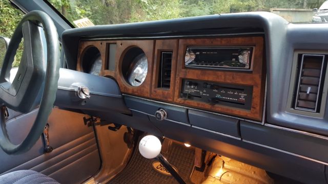 1986 White Ford Ranger Truck