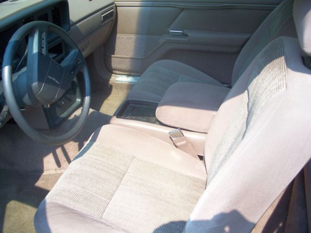 19860000 two tone brown Ford Thunderbird two door coupe