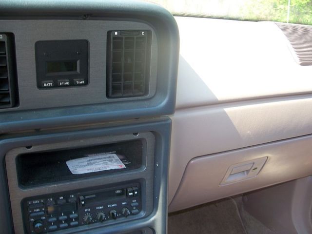 19860000 two tone brown Ford Thunderbird two door coupe