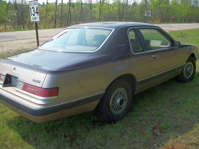 19860000 two tone brown Ford Thunderbird two door coupe