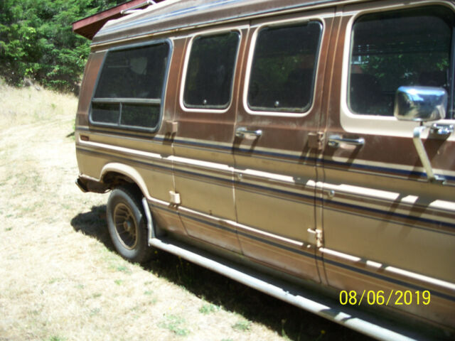 1986 Brown Ford E-Series Van Standard Passenger Van