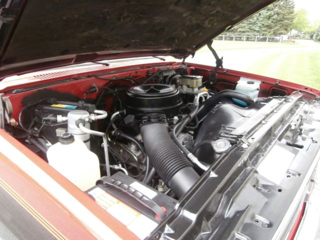 1986 Red/Black two tone GMC Sierra 1500 Standard Cab Pickup