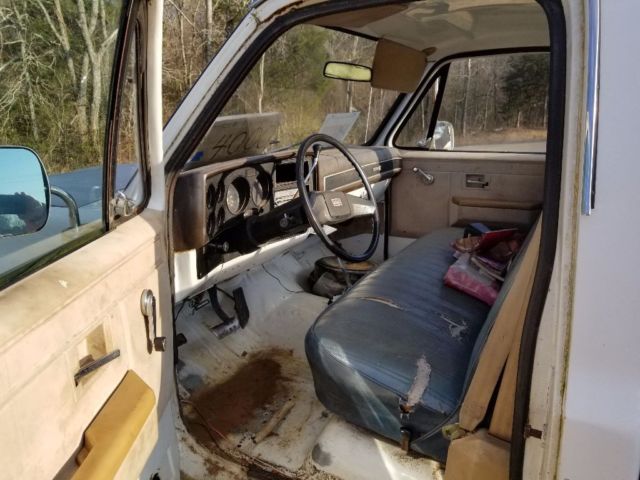 1986 White Chevrolet C-10 Standard Cab Pickup