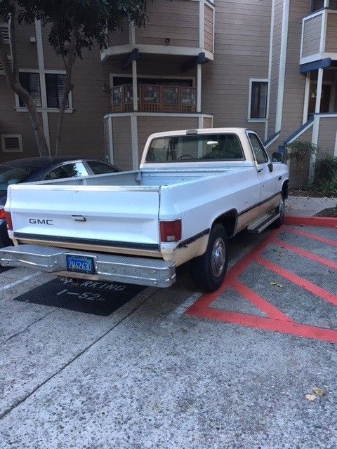 1986 White/Tan Chevrolet Other Pickups Standard Cab Pickup