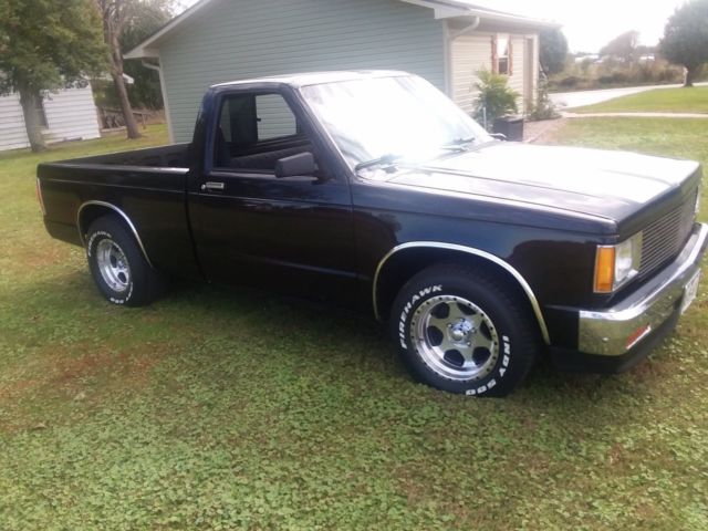 1986 Black Chevrolet S-10 Standard Cab Pickup