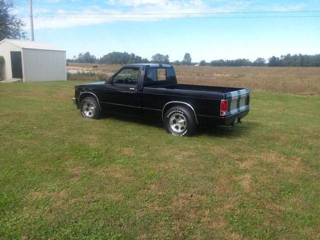 1986 Black Chevrolet S-10 Standard Cab Pickup