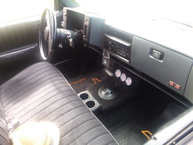 1986 Black Chevrolet S-10 Standard Cab Pickup