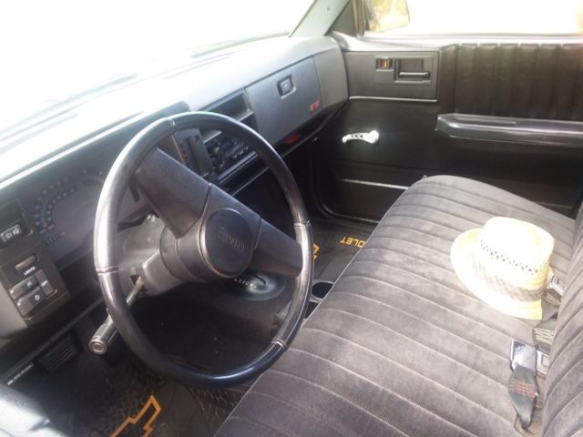 1986 Black Chevrolet S-10 Standard Cab Pickup