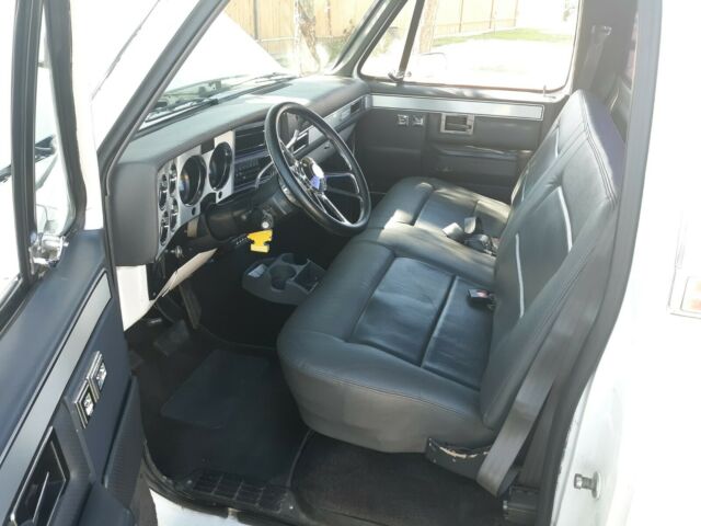 1986 White GMC Sierra 1500 Cab & Chassis