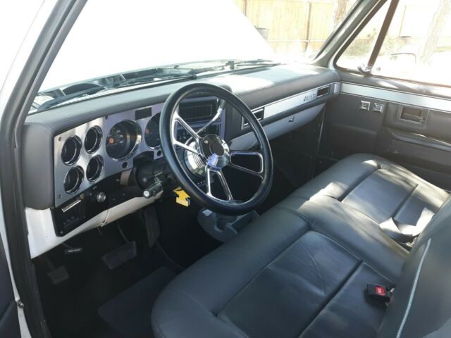 1986 White GMC Sierra 1500 Cab & Chassis