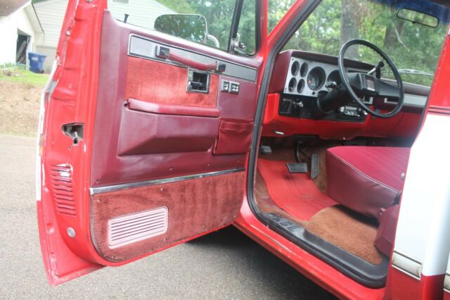 1986 Red Chevrolet C/K Pickup 1500 Standard Cab Pickup