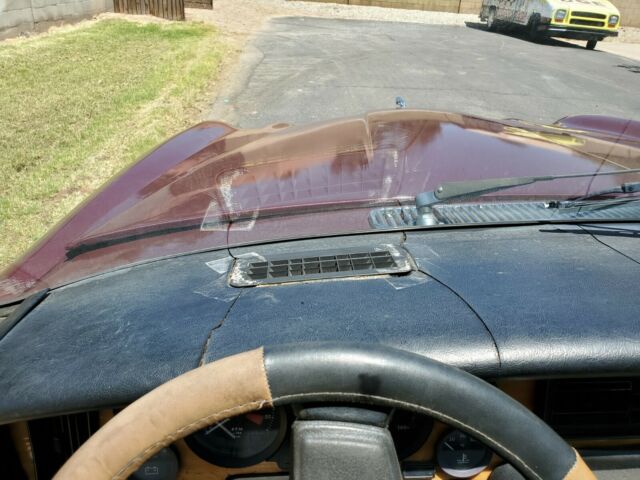 1986 Burgundy Jaguar XJ6 Solid