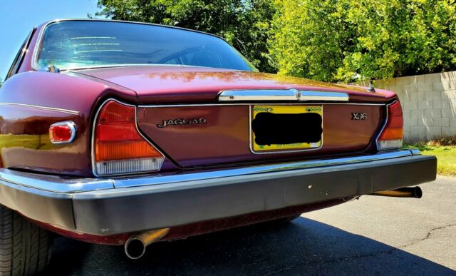 1986 Burgundy Jaguar XJ6 Solid