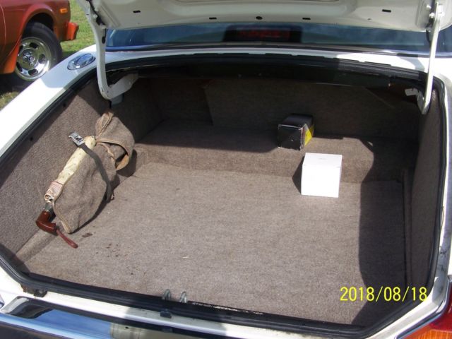 1986 White Jaguar XJ6 4 Door