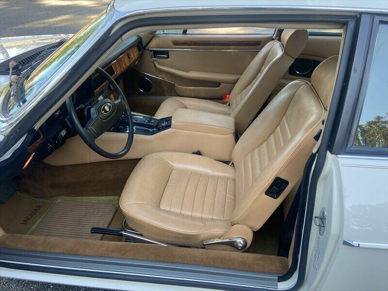 1986 White Jaguar XJS --