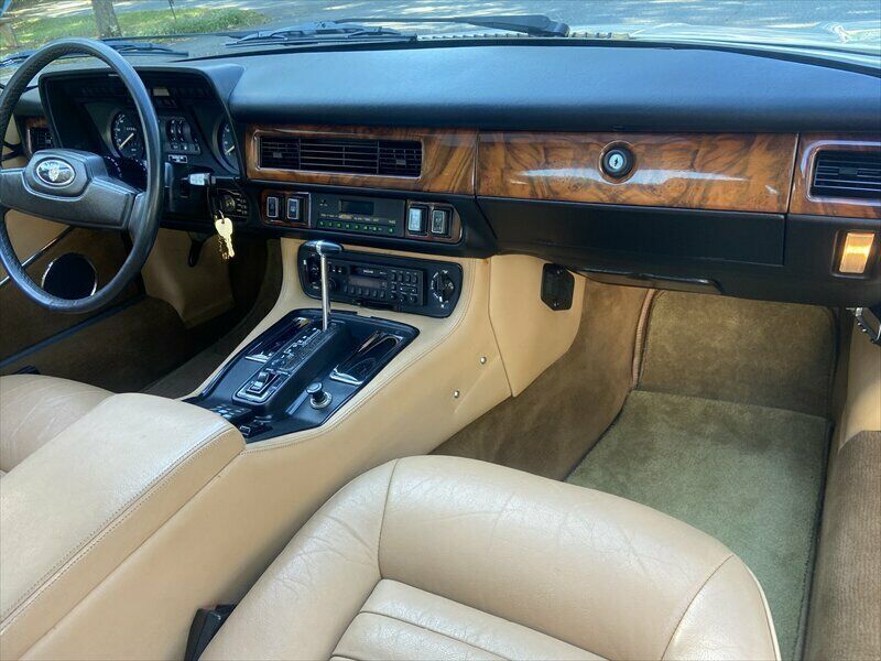 1986 White Jaguar XJS --