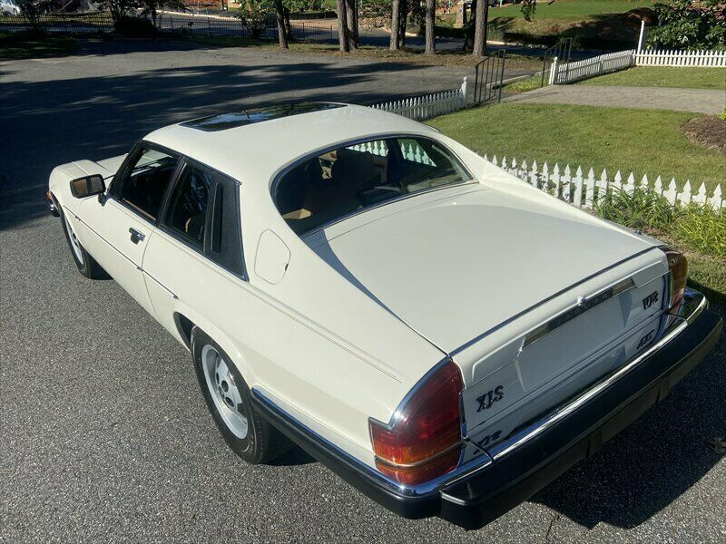 1986 White Jaguar XJS --