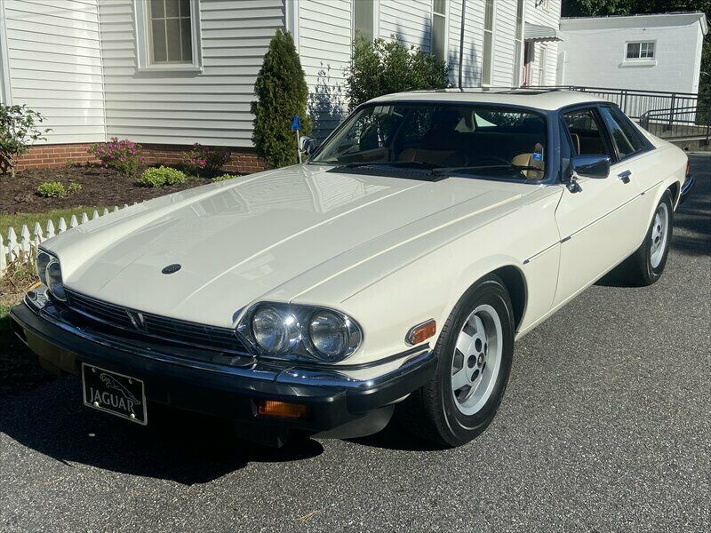 1986 White Jaguar XJS --