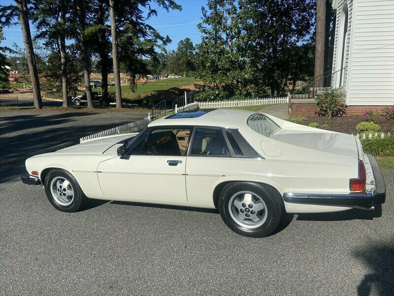 1986 White Jaguar XJS --