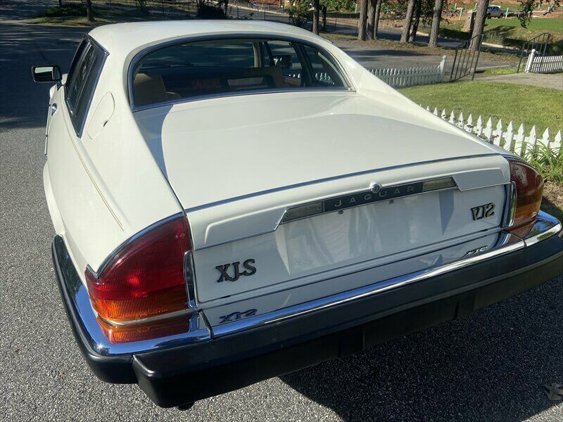 1986 White Jaguar XJS --