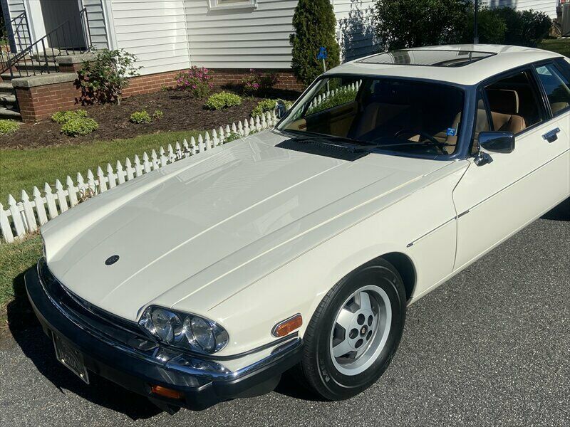 1986 White Jaguar XJS --