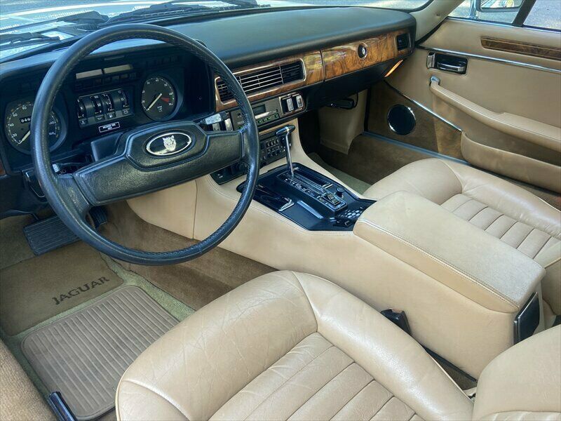 1986 White Jaguar XJS --